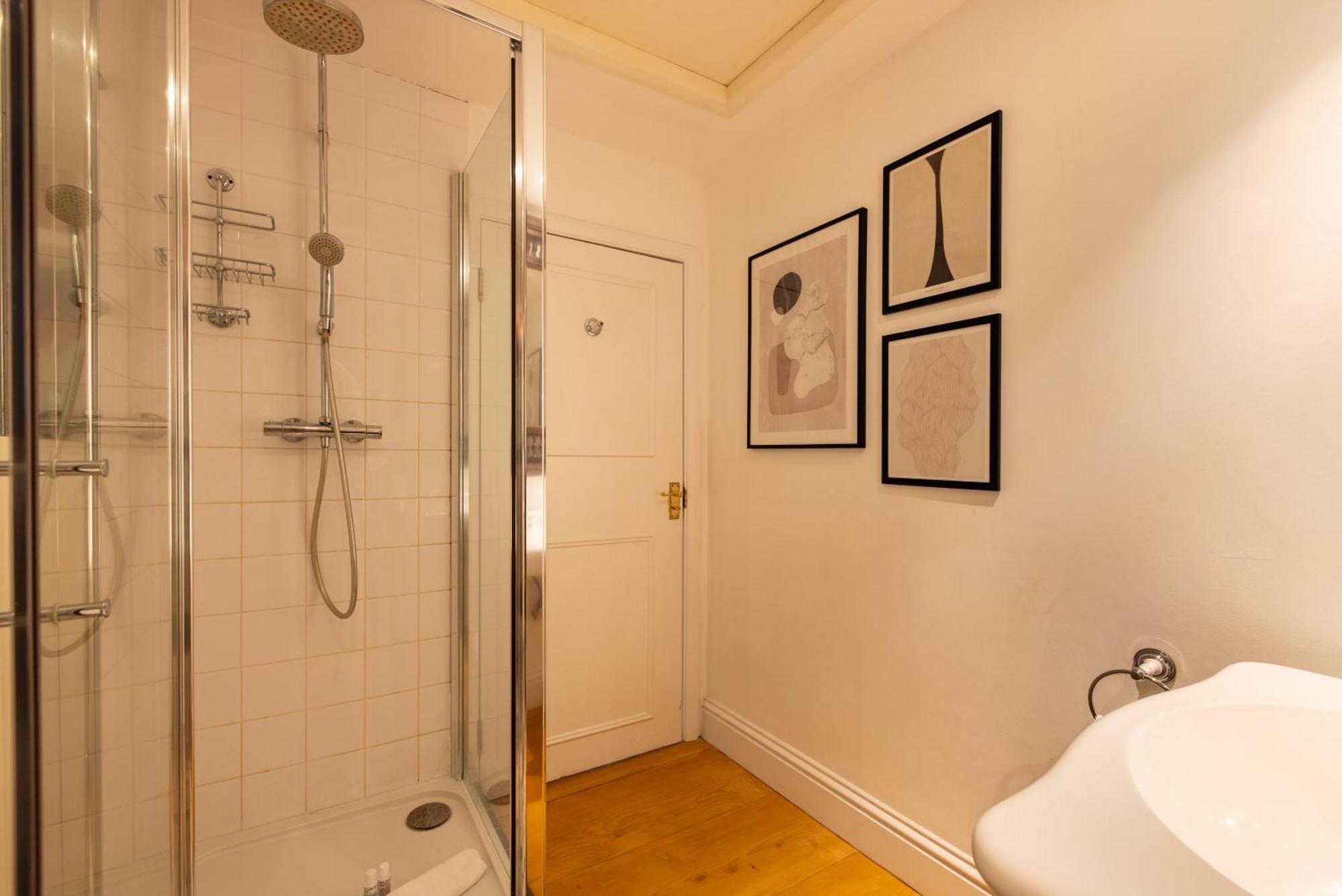 The Philbeach Gardens Place - Lovely 5Bdr Flat With Terrace 런던 외부 사진